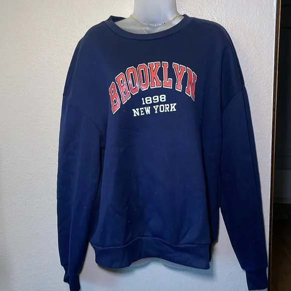 OVER SIZED BROOKLYN SWEATER - Picture 2 of 5